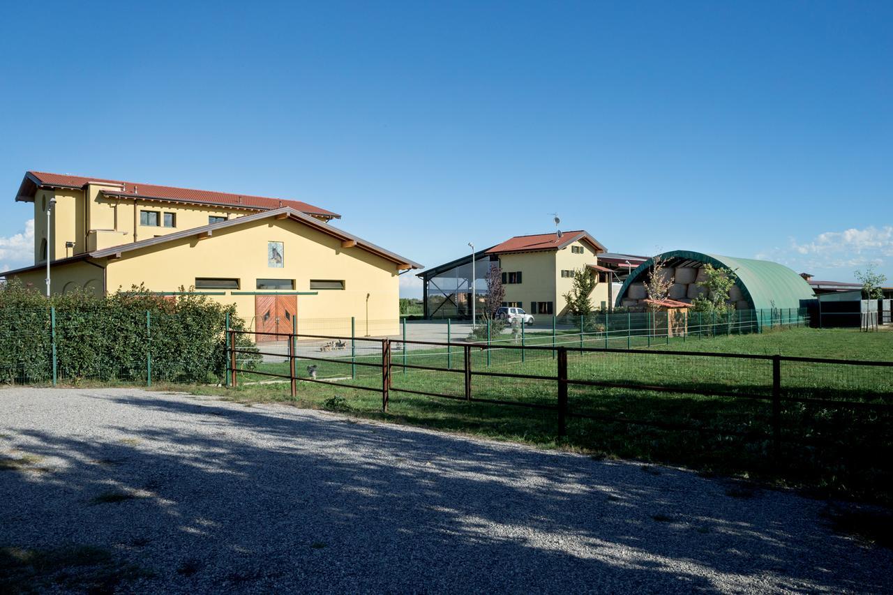 Agriturismo Camisi Qh Cambiago Exterior photo